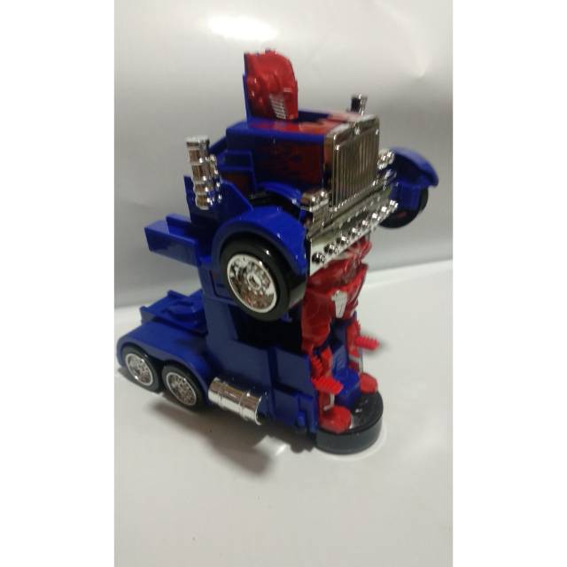 Mobil Transformers jadi robot OPTIMUS PRIME BATTERAi