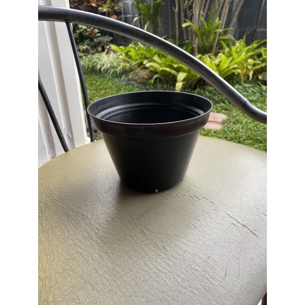 Pot Tanaman / Pot Bunga Hitam 16 cm