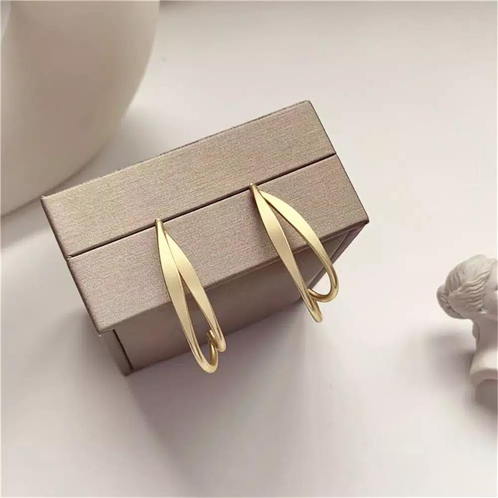 Simple Metal Earrings C Shaped Anting Bentuk C Warna Emas Perhiasan Wanita