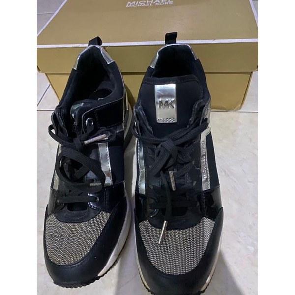 PRELOVED SEPATU MICHAEL KORS