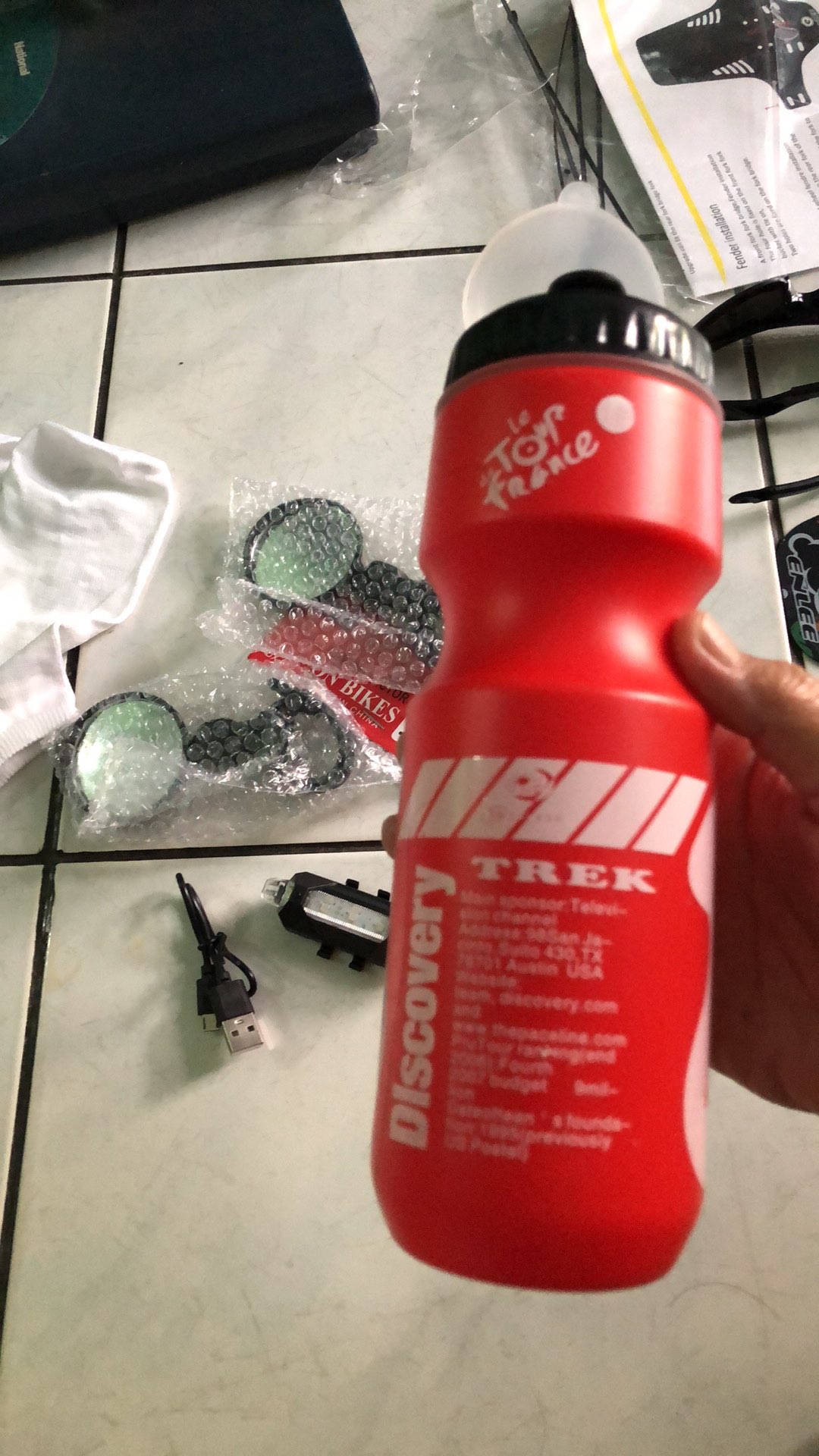Paket Botol Minum Sepeda Gunung Botol Serat Karbon Berbentuk V.