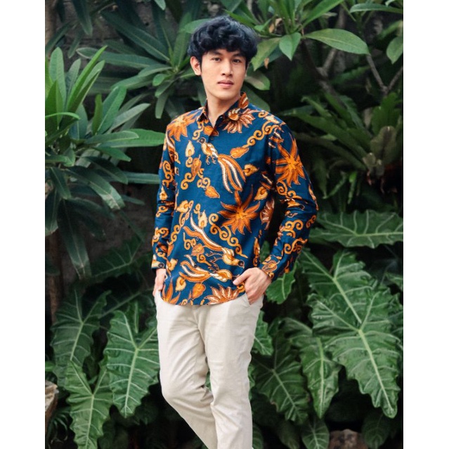 Batikbule Kemeja Batik Pria Lengan Panjang Motif Formal Hitam Orange &amp; Navy Gold LBL 1566