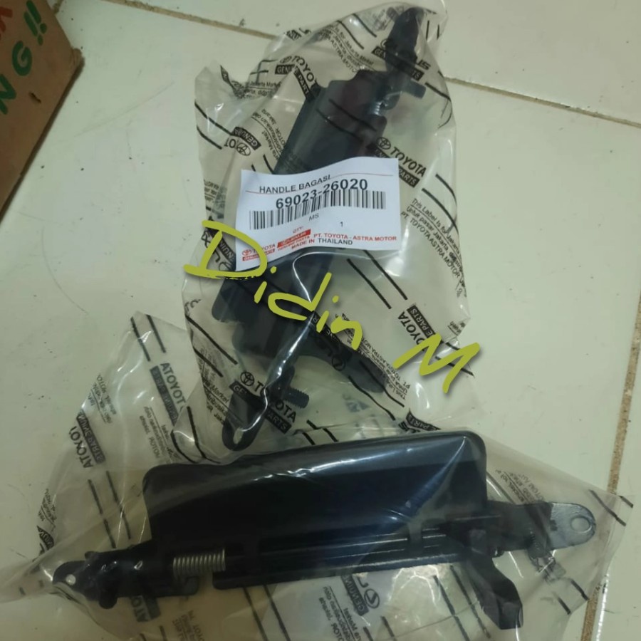 Handle pintu bagasi belakang Toyota Kijang LGX