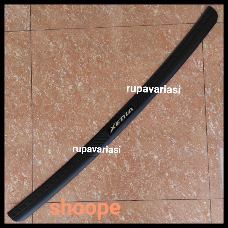 silplate sill plate pintu bagasi belakang daihatsu xenia 2004 sampai 2011 2005 2006 2007 2008 2009 2010 tempel hitam plastik