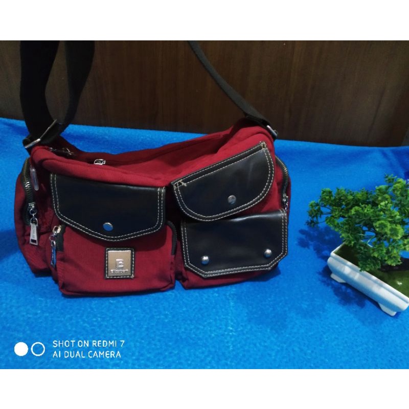 Preloved-Tas selempanh Merk Elizabeth