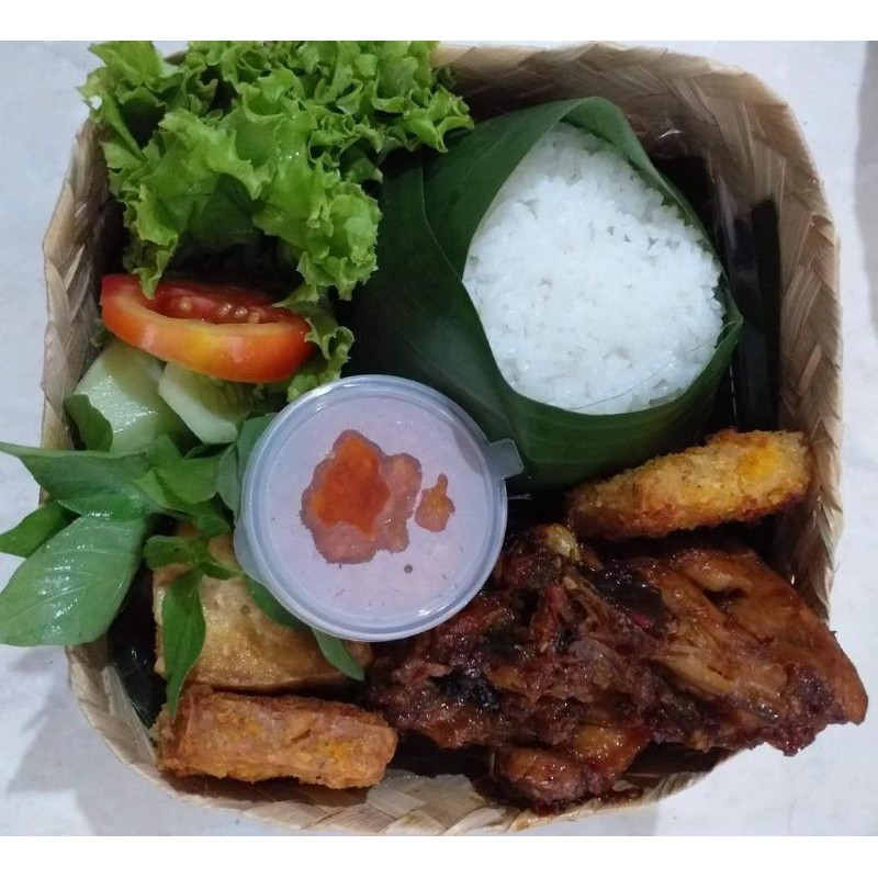 

Paket Nasi Besek Back To Nature