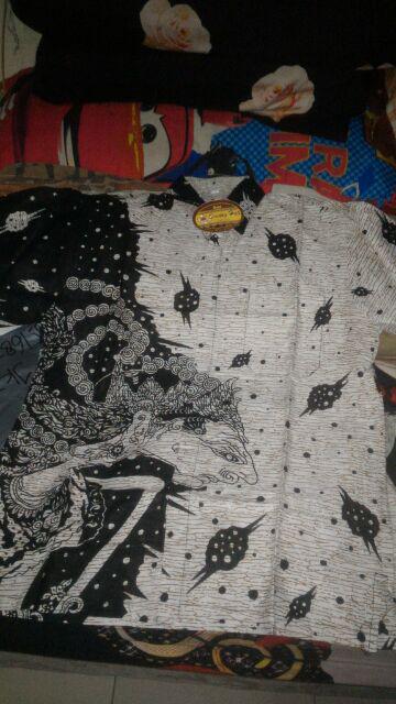 Kemeja Batik Pria Lengan Pendek Motif Strimint