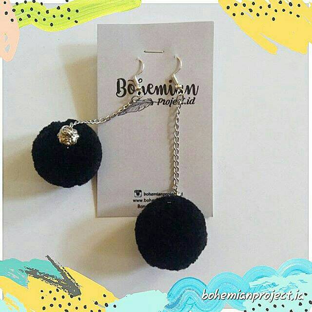 Anting pompom 2cm Best Seller