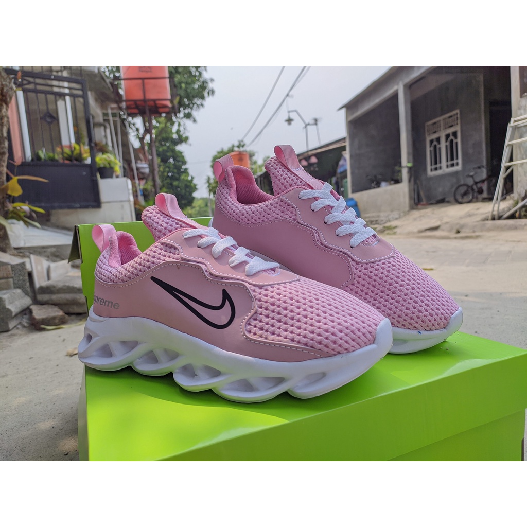 SEPATU WANITA TERLARIS NIKE SUPREME SNEAKERS SPORT OLAHRAGA RUNNING TERMURAH