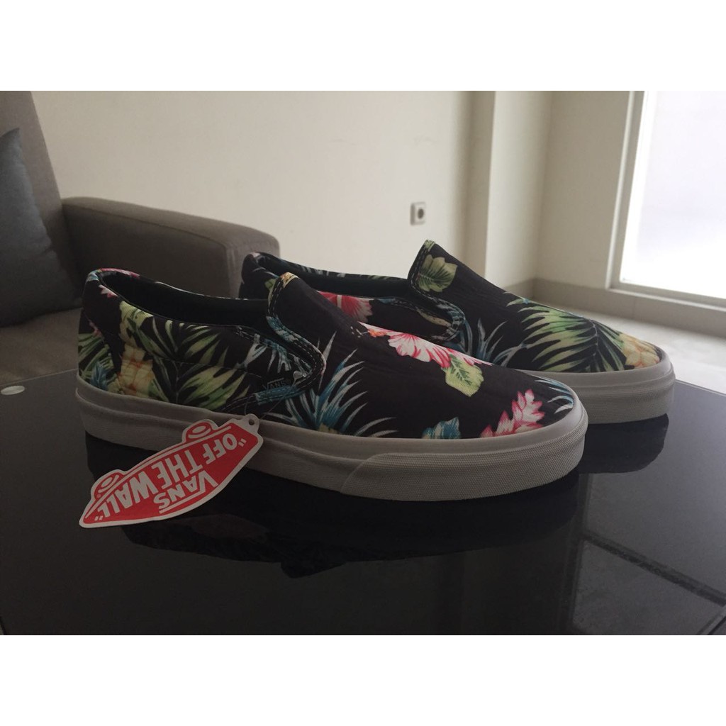 vans slip on black floral