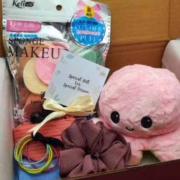 Hampers Cewek Kado Hampers Murah Boneka Gurita Bolak-Balik Giftbox