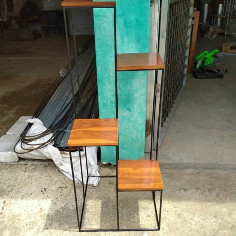 Rak Bunga Besi - Rak Bunga Besi Tanaman 4 susun