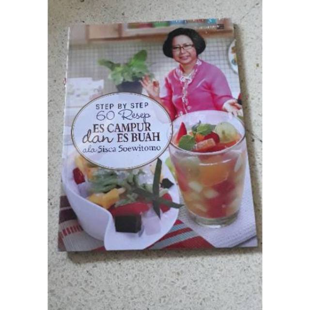 Buku resep serba es sisca soewitomo
