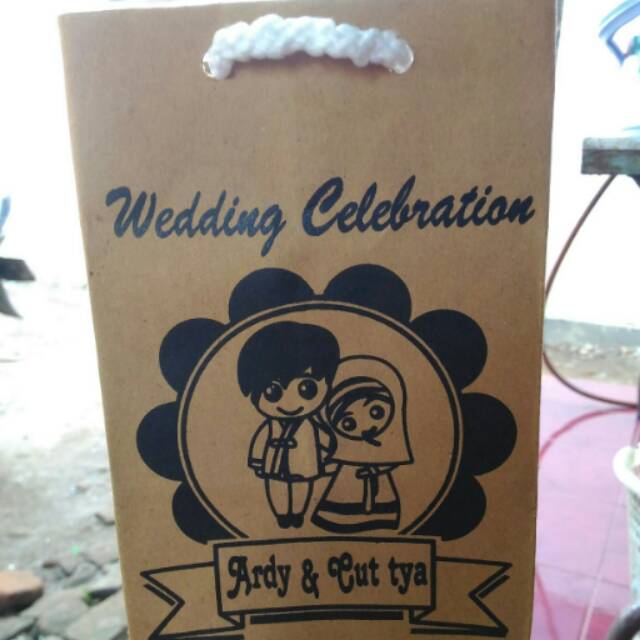 

tas kertas paperbag tempat mug gelas souvenir sablon desain suka suka