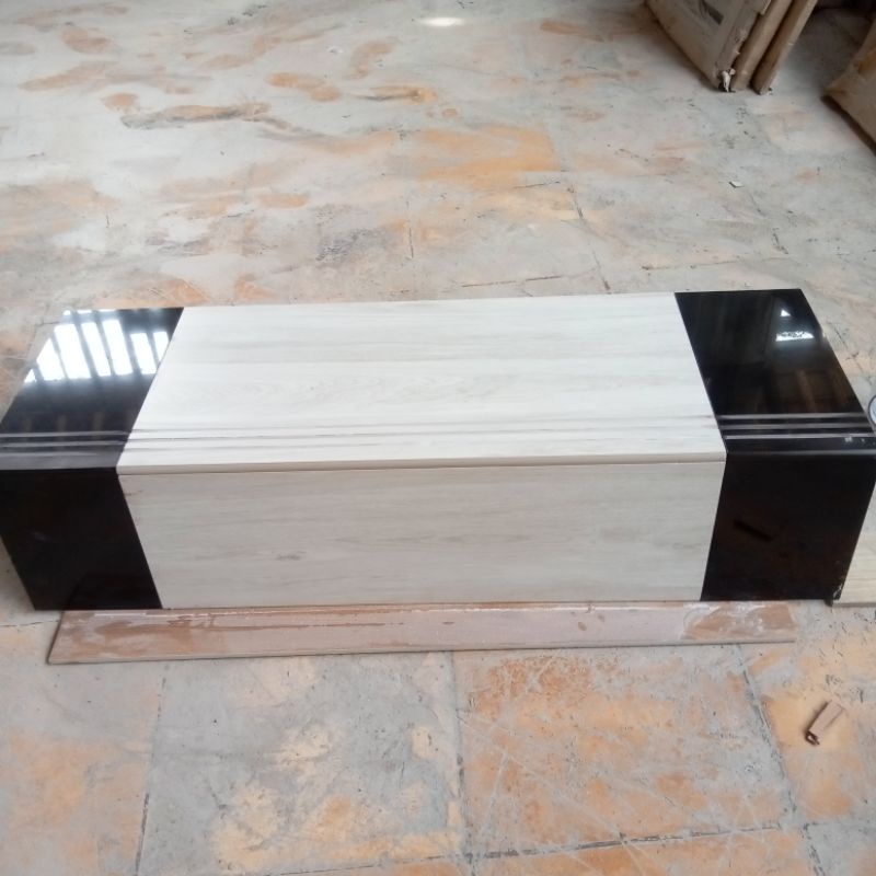 granit tangga kombinasi serat kayu grey&hitam polos tekstur dop/kesat