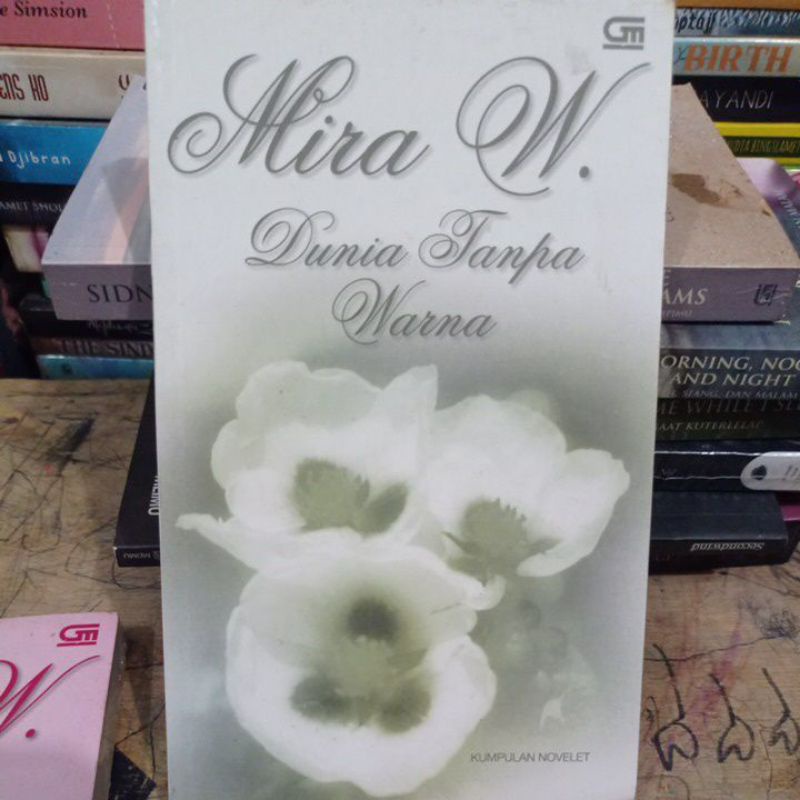 Dunia Tanpa Warna by Mira W