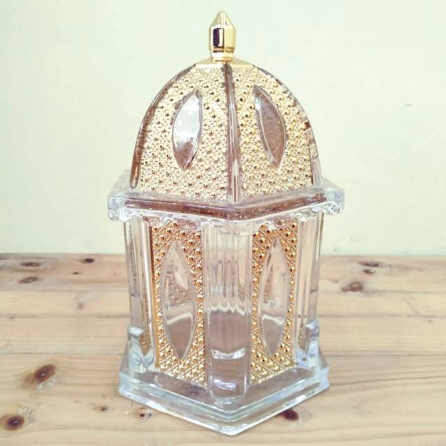 Toples Kaca kubah emas