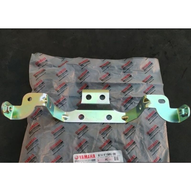 BRACKET B1V-F1946-00 DUDUKAN JOK DEPAN YAMAHA XSR 155 PART ORIGINAL YAMAHA