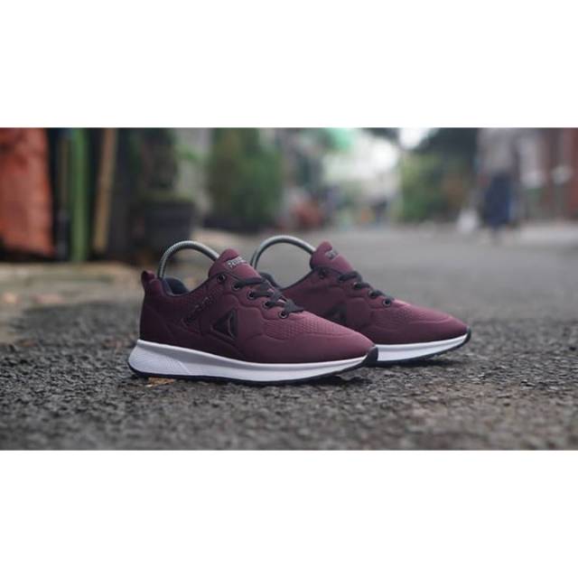 Sepatu New Reebok Retro Maroon Putih