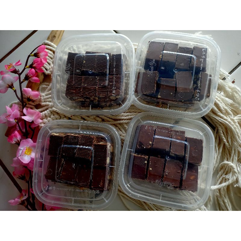 

Coklat Blok 250 gram | Choco box | Silverqueen blok | Coklat renyah | Enak | silverqueen box 250 gram