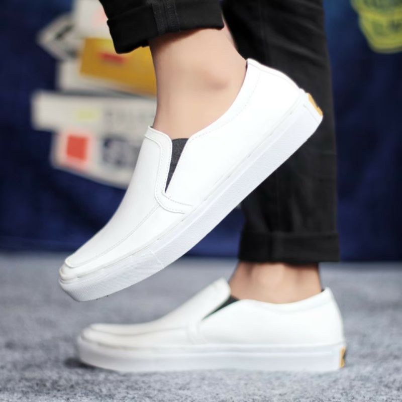 Sepatu Pria Putih Polos Kulit Asli Slip On Kasual Santai Sneakers Tanpa Tali Trendi