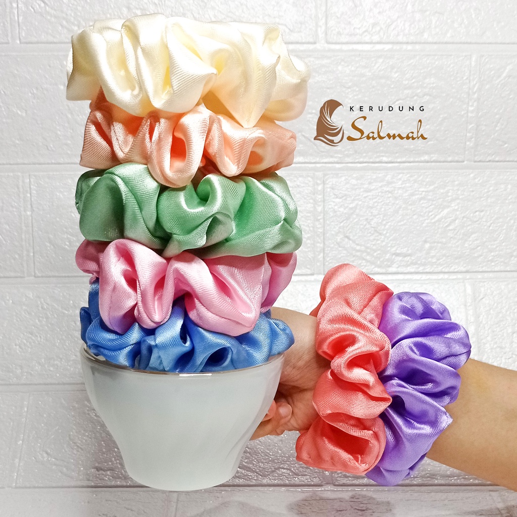 Scrunchie Satin Ikat Rambut Medium