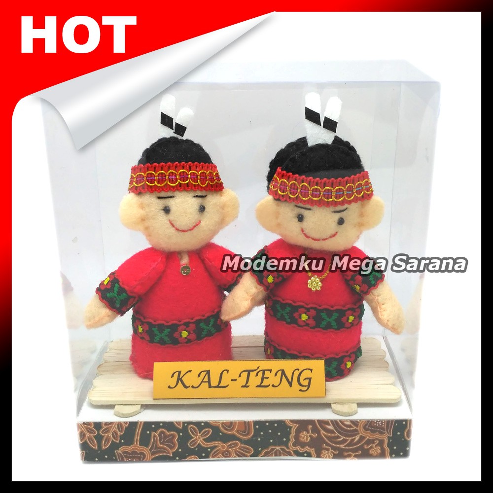 Boneka Pakaian Adat Kalimantan Tengah