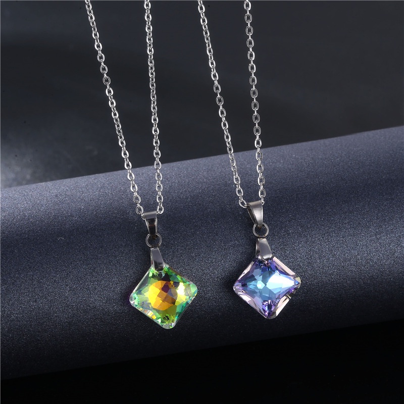 Segar dan bergaya square liontin stainless steel geometris kalung pendek wanita sederhana K9 Crystal