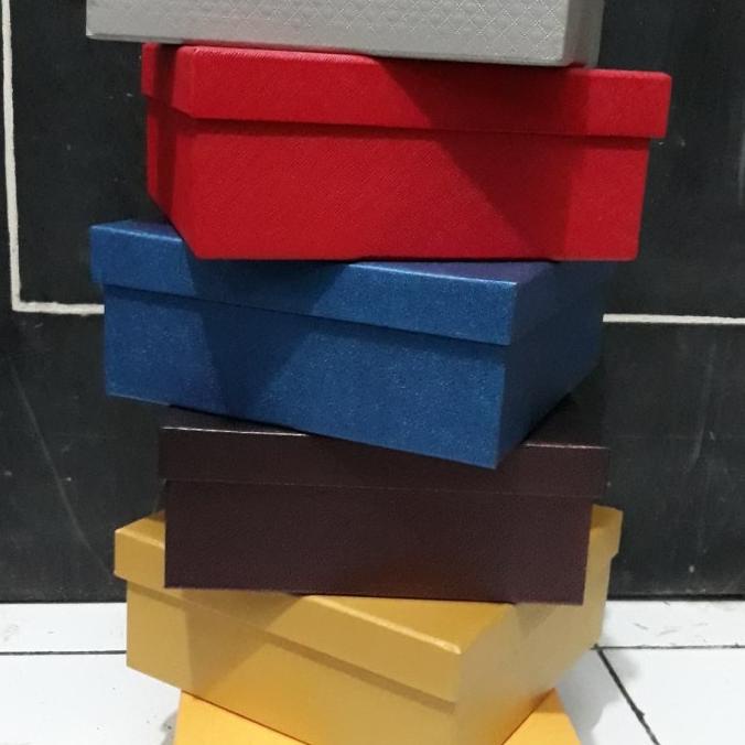 

[COD] kotak kado size 25x25x10 [COD]