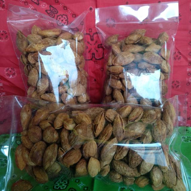 

Kacang almond
