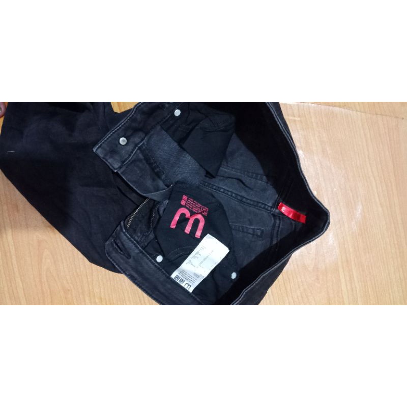 Celana Jeans Uniqlo Second Brand