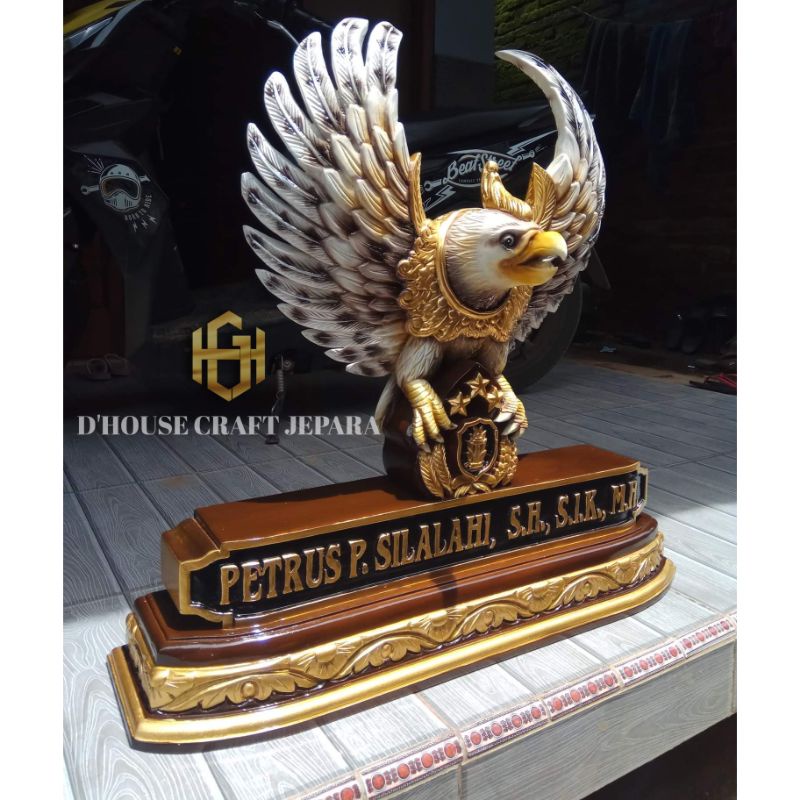 

Papan Nama Meja Kantor Model Burung Garuda Elang ( Panjang 50cm )