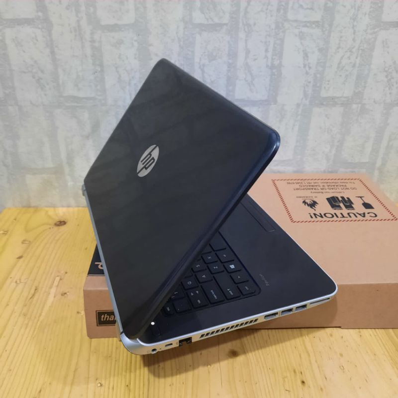 Laptop HP 14-n073TX Cor i5-4200U Ram 4GB/SSD 128GB Vga Amd Radeon HD 8600M windows 10 Gaming editing desain