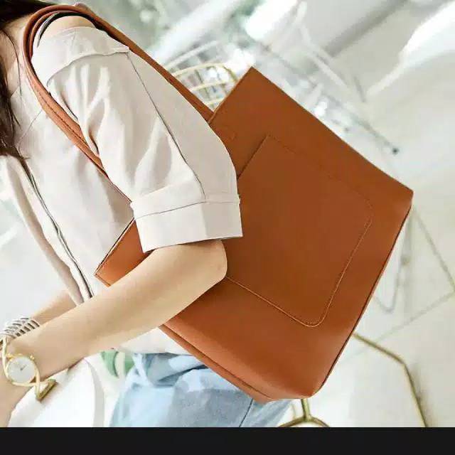 TOTEBAG ESSY INITIAL BAG KANTONG DEPAN/TASNAMA/COSTUM NAMA REQUEST NAMA PU LEATHER