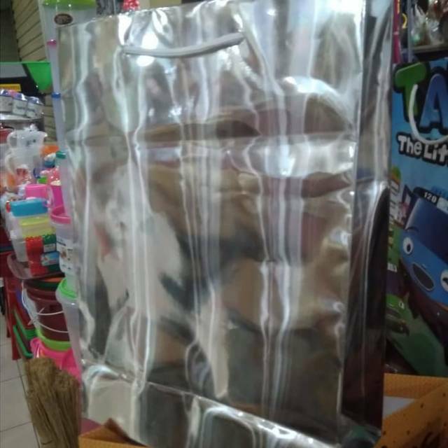 

Paper bag kilap silver isi 12pcs terlaris dan murah