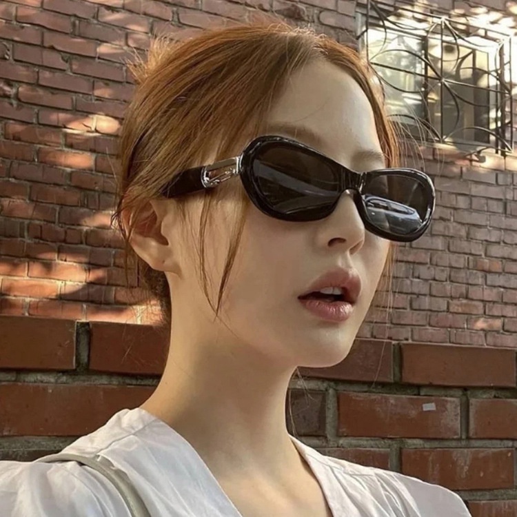 2022 Kacamata Hitam Wanita Model retro hip hop oval