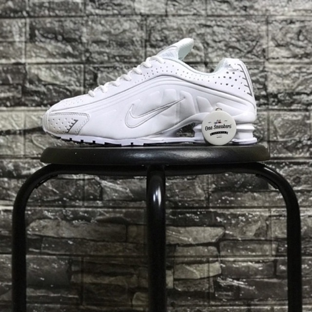 nike shox white on white