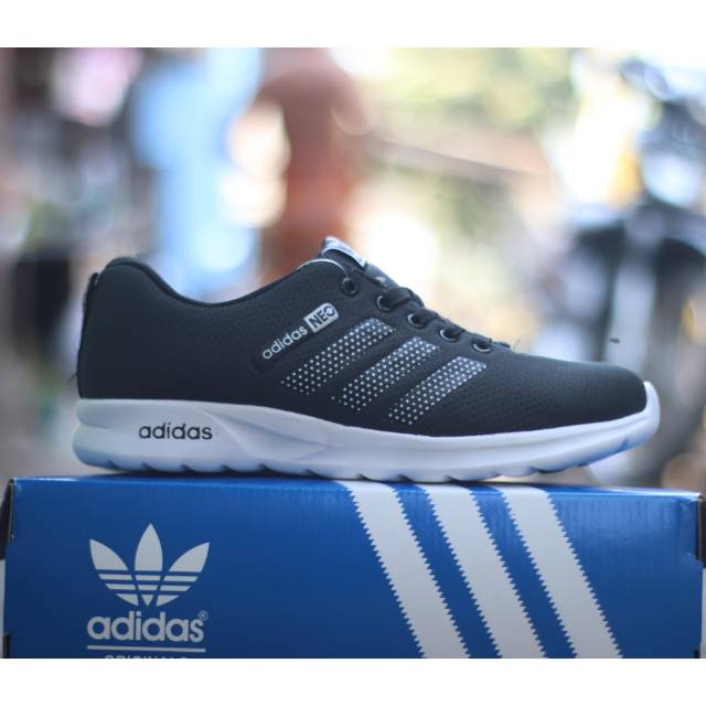 SEPATU OLAHRAGA ADIDAS NEO HITAM PUTIH