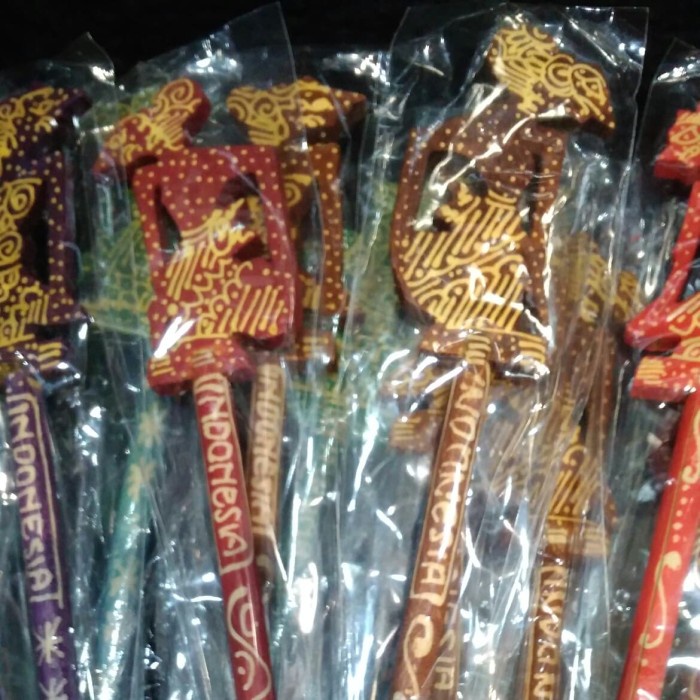 

Sale Pensil Kayu Wayang Batik Tulis Warna Warni Oleh-Oleh Khas Indonesia Berkualitas