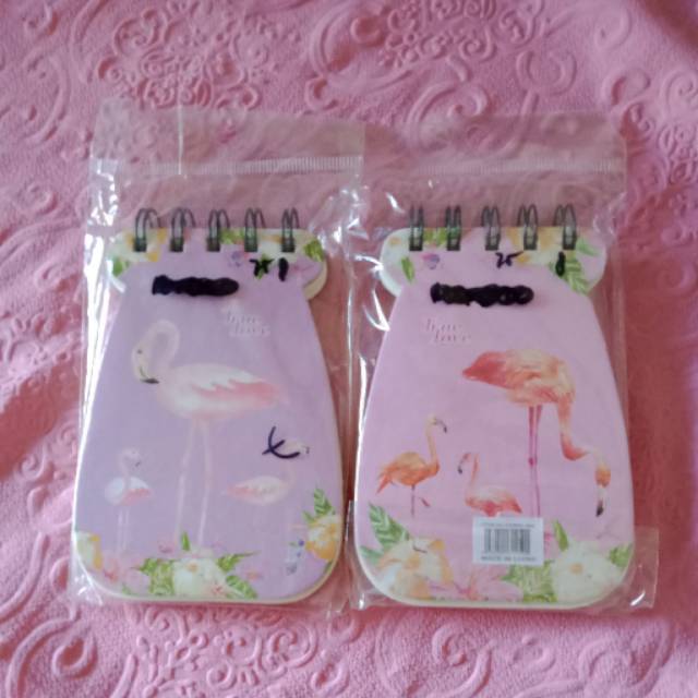 

Diary kecil karakter warna pink