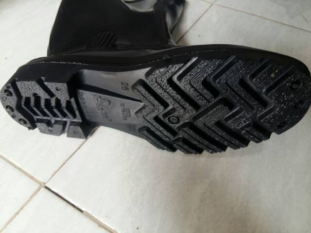 Sepatu boots karet steffi boot hitam pendek