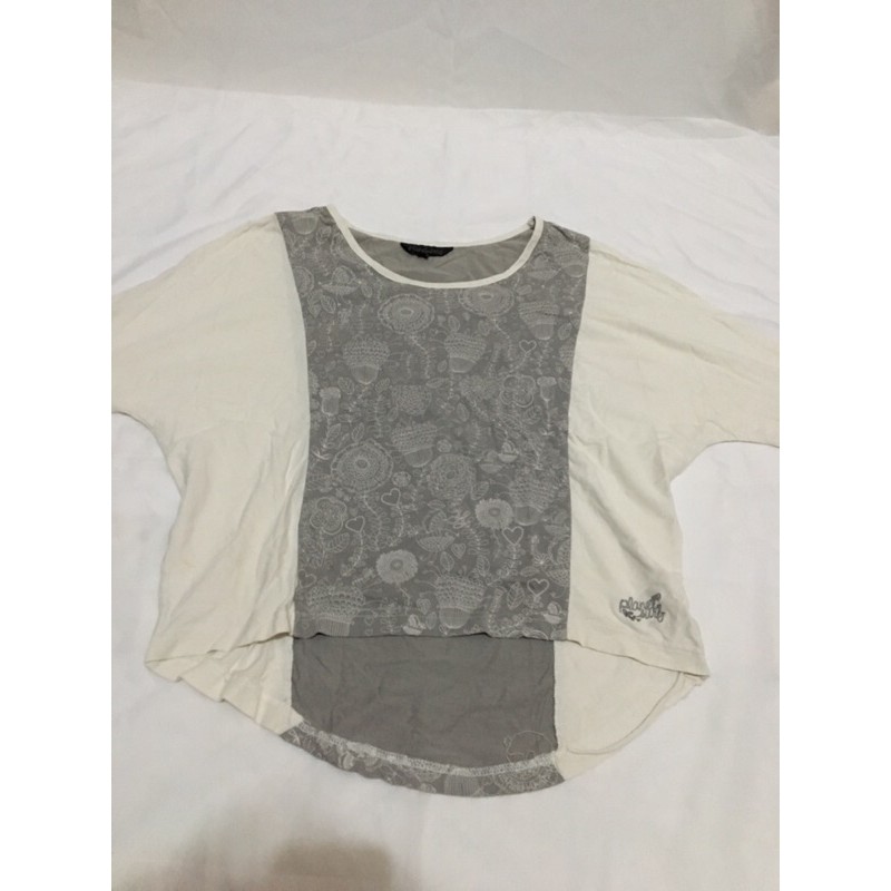 kaos wanita crop tee merk / brand planet surf baju kaos wanita bekas pakai kaos preloved branded