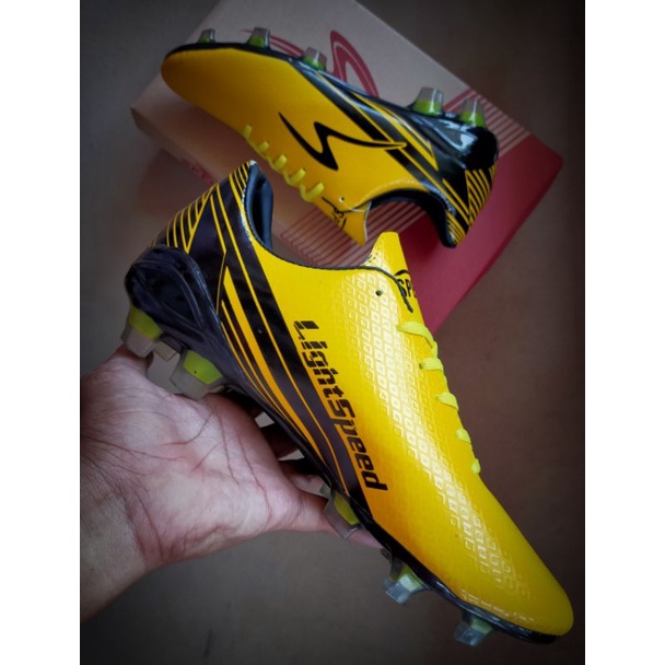 sepatu bola LS3 ( pilihan warna geser aja )