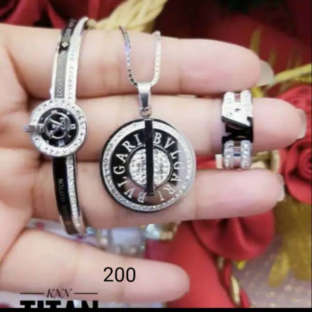 perhiasan set silver titanium