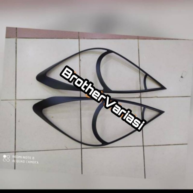 garnush lampu depan innova 2008 - 2011 hitam