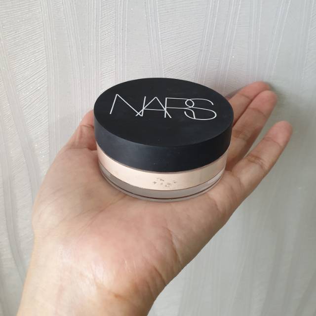 Preloved NARS soft velvet loose powder (shade FLESH)