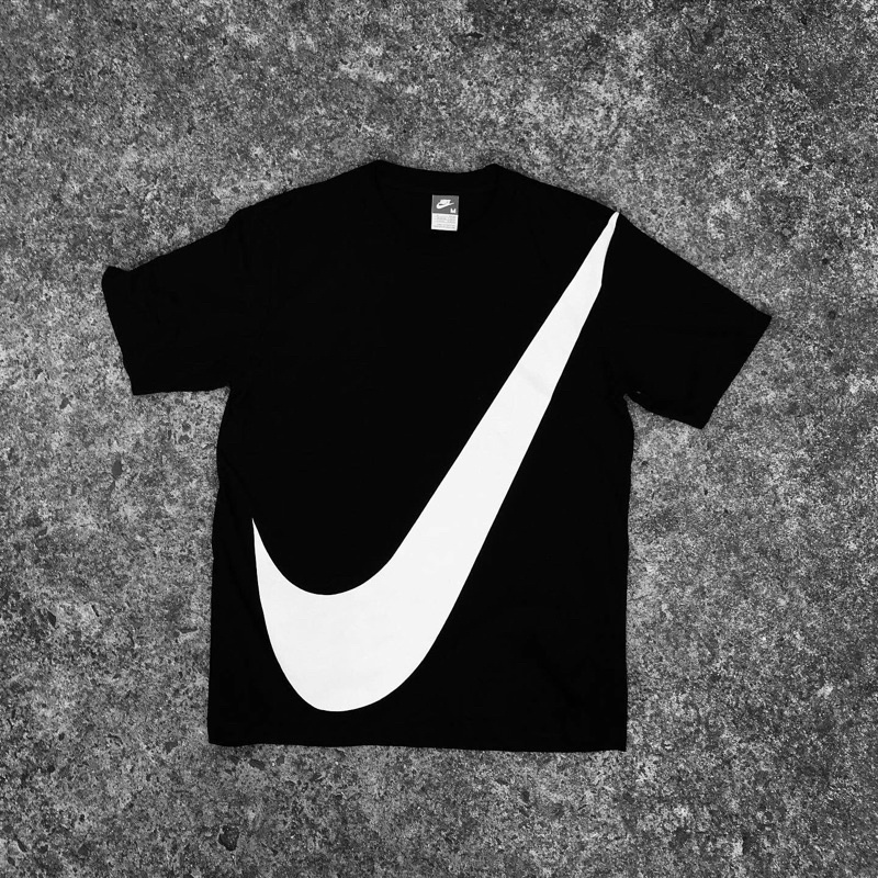T-Shirt Nike®️Big Swoosh Logo