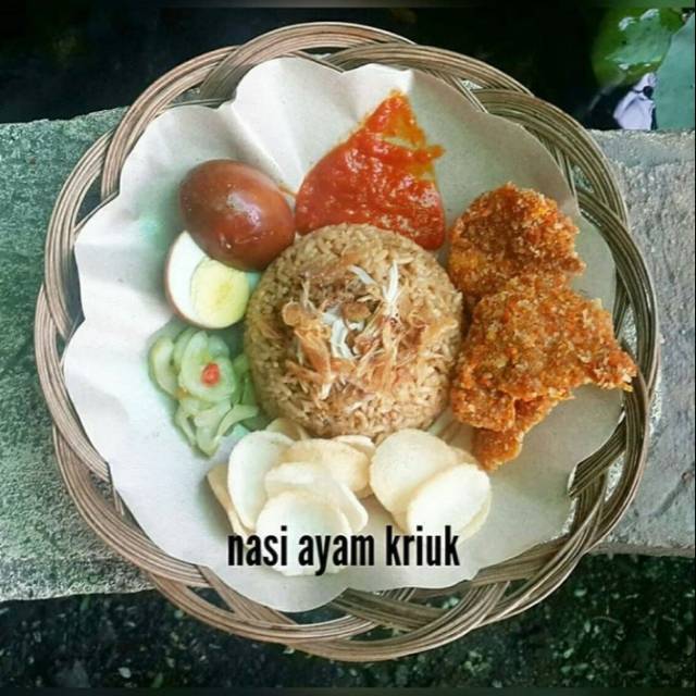 

Paket nasi ayam kriuk