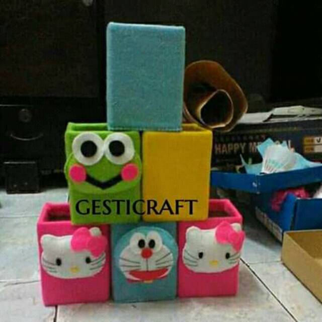 

Kotak pencil karakter