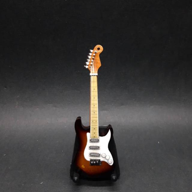 Miniatur Gitar Fender Stratocaster Sunburst James "MARY" Day6 1/12 Exclusive